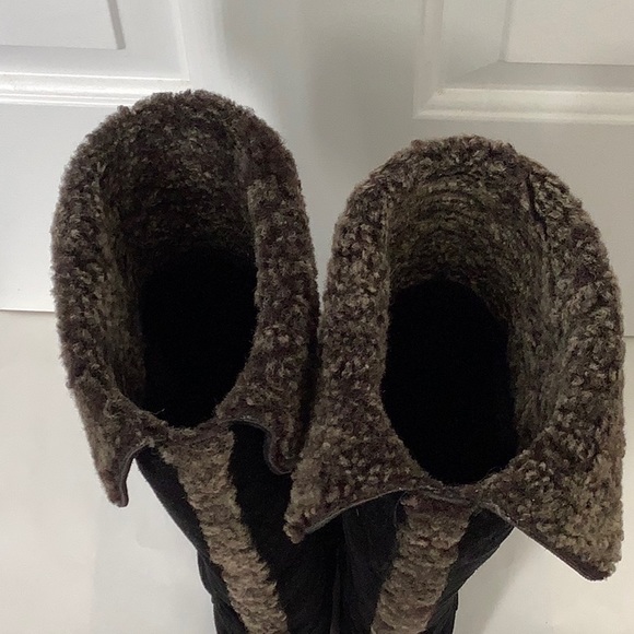 Stuart Weitzman black suede shearling boots. Size 7.5 - Picture 6 of 10